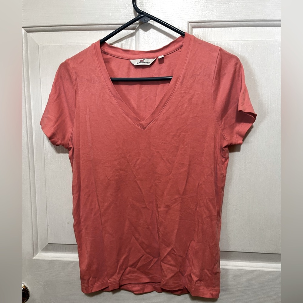 Women’s medium vineyard vines v neck tee